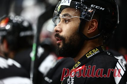 Канадский хоккеист рассказал об удивлении из-за общения людей на русском языке. Канадский нападающий клуба Континентальной хоккейной лиги (КХЛ) «Лада» Трой Джозефс рассказал, что удивило его в общении людей на русском языке. «Когда рядом со мной разговаривают по-русски, мне кажется, что люди кричат и ругаются друг на друга. Я думаю: "Что же он наделал?"» — поделился хоккеист.