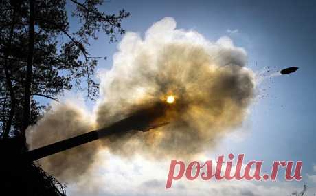 Минобороны сообщило об ударах по пунктам ВСУ в четырех областях Украины. Российские военные поразили заглубленный командный пункт центра управления и оповещения ПВО воздушного командования «Восток» Вооруженных сил Украины в районе Днепропетровска (украинское название — Днепр), говорится в ежедневной сводке Минобороны.