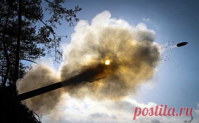 Минобороны сообщило об ударах по пунктам ВСУ в четырех областях Украины. Российские военные поразили заглубленный командный пункт центра управления и оповещения ПВО воздушного командования «Восток» Вооруженных сил Украины в районе Днепропетровска (украинское название — Днепр), говорится в ежедневной сводке Минобороны.