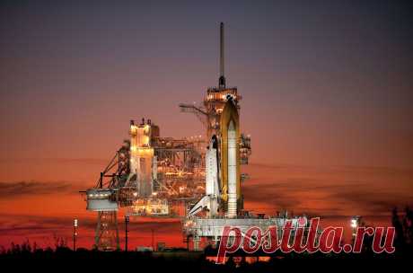 sunset-space-shuttle-atlantis-sts-129-launch-pad-39a-florida.jpg (2000×1320)
