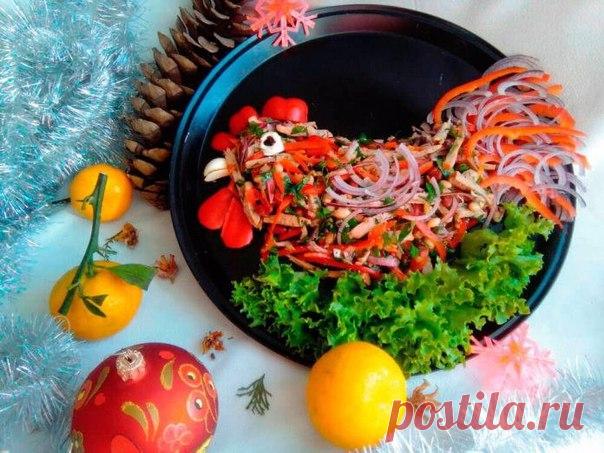 САЛАТ «ТБИЛИСИ» – «НОВОГОДНИЙ ПЕТУШОК» 

Салат «Тбилиси» хорошо известен хозяйкам и заслуженно пользуется успехом. При всей своей простоте салат очень яркий, пряный, вкусный и сытный. Каждый ингредиент вряд ли может быть заменён каким-либо другим или отброшен за ненадобностью. Единственные вольности, которые позволяет это блюдо — пропорции всех составляющих салата. 2017 год – год Петуха по восточному календарю. Так как в состав салата входят яркие овощи, попробуем сделать ...