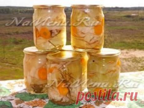 Маринованная белокочанная капуста с морковкой и чесноком на зиму