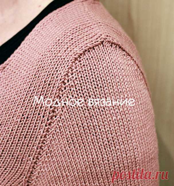 Как вязать втачной рукав сверху - мастер класс
В этом мастер классе мы рассмортим технику бесшовного вязания,которая чаще всего используется в моделях пуловеров и кардиганов, которые вяжутся бесшовно снизу, до подмышек, затем происходит разделение петель на петли переда и спинки, участок от пройм и до плеч вяжется раздельно, перед, спинка. Затем соединяются плечевые швы, если вы хотите вообще избежать швов в своей модели, то можете соединить петли плеча так называемым трех...