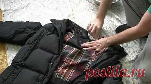 5 способов очистить засаленный воротник пуховика Пуховики пользуются популярностью из-за своей легкости, практичности, но они достаточно быстро загрязняются, в особенности от засаленности страдают манжеты и воротник. Опытные хозяйки знают секреты, как быстро убрать загрязнения и жирные пятна с проблемных мест куртки.