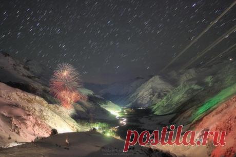 .
Праздник к нам приходит - Новый Год.
Кавказ. Приэльбрусье. Курорт Эльбрус. Вид на Баксанское ущелье со склона Эльбруса. Огни Азау, Терскола и Чегета. 
Цвет праздничной Ночи. .
#Caucasus #Кавказ #КурортЭльбрус #MountElbrus #natgeoru #rtgtv #longexposure #longexposure_shots #nightphotography #Super_PhotoLongExpo #ptk_night #world_bestnight
#nightru #night_excl
#global_hotshotz #beautifuldestination
#фотокавказ
#gottolove_this #fantastic_earth #snowmountain #mountainview #m...