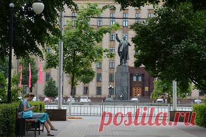 Российские города стали отказываться от праздников из-за спецоперации. Российские города стали отказываться от праздников из-за спецоперации на Украине. Так, власти Воронежа и Ростова-на-Дону решили отменить все развлекательные мероприятия 16-18 сентября. Такие решения озвучили воронежский и ростовский губернаторы Александр Гусев и Василий Голубев.