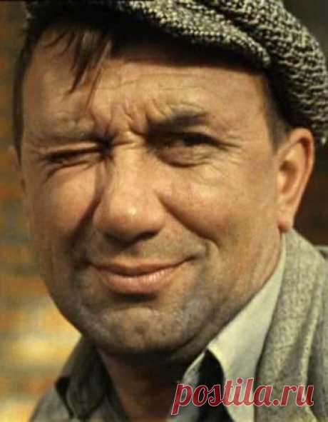 Алексей Макарович Смирнов (28 февраля 1920 — 7 мая 1979) — советский актёр театра и кино. Заслуженный артист РСФСР.

Участник Великой Отечественной войны, кавалер ордена Красной Звезды и орденов Славы II и III степеней, Алексей Смирнов получил широкую известность благодаря комедийным ролям в кино, наиболее известной из которых стал тунеядец Федя из фильма «Операция «Ы» и другие приключения Шурика». Позже Алексей Смирнов был «открыт» зрителю как талантливый драматический актёр, прежде всего,