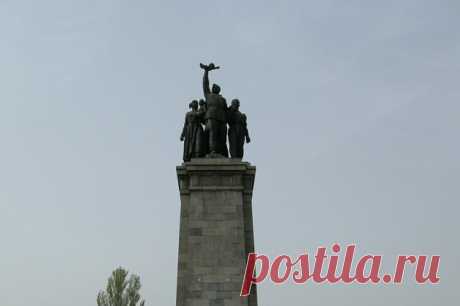 Ветеран СВР прокомментировал снос памятника Советской армии в Софии. Леонид Решетников заявил, что среди болгарской «элиты» много «мусора и падали».