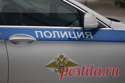 Стали известны подробности о стрельбе из окна дома в российском городе. Открывший стрельбу из окна жилого дома в городе Вятские Поляны Кировской области россиянин ни на что не реагирует и ни с кем не говорит. Об этом в разговоре с «Лентой.ру» рассказал очевидец Илья Прозоров. Он поделился подробностями происходящего на месте происшествия и описал состояние злоумышленника.