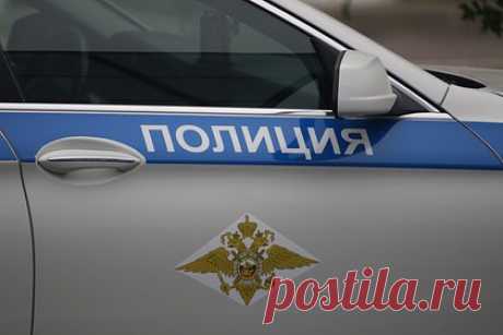 Стали известны подробности о стрельбе из окна дома в российском городе. Открывший стрельбу из окна жилого дома в городе Вятские Поляны Кировской области россиянин ни на что не реагирует и ни с кем не говорит. Об этом в разговоре с «Лентой.ру» рассказал очевидец Илья Прозоров. Он поделился подробностями происходящего на месте происшествия и описал состояние злоумышленника.