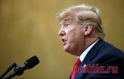 Трамп обратился в Верховный суд США, требуя подтвердить его иммунитет от преследования. Решение апелляционного суда в американском столичном округе Колумбия, который постановил, что бывший президент Соединенных Штатов не имеет иммунитета от юридического преследования, республиканец назвал "ошеломительным нарушением прецедента и исторической нормы"