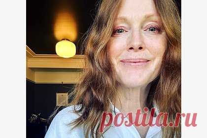 61-летняя Джулианна Мур показала лицо без макияжа и порадовала фанатов. Американская актриса, писательница Джулианна Мур показала естественную внешность без макияжа и порадовала фанатов. 61-летняя знаменитость поделилась новым снимком, на котором она запечатлена в футболке белого цвета. При этом на кадре видно, что на ее лице отсутствует косметика, а волосы распущены и уложены в локоны.