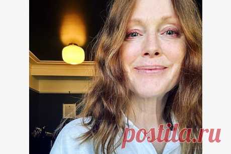 61-летняя Джулианна Мур показала лицо без макияжа и порадовала фанатов. Американская актриса, писательница Джулианна Мур показала естественную внешность без макияжа и порадовала фанатов. 61-летняя знаменитость поделилась новым снимком, на котором она запечатлена в футболке белого цвета. При этом на кадре видно, что на ее лице отсутствует косметика, а волосы распущены и уложены в локоны.