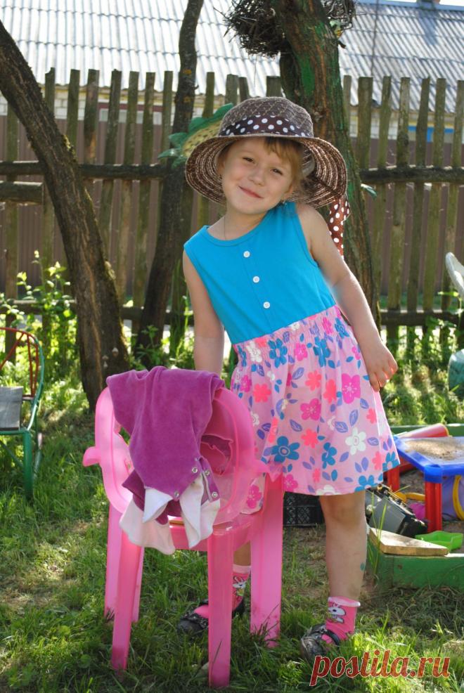 Что за новость?
Кто там скачет?
Настя прыгает, как мячик
Потому что, вот удача,
 Мы приехали на дачу!
Целый день она играет, 
веселит нас, забавляет.
И в песочке, и в траве - 
— хорошо здесь, как нигде!