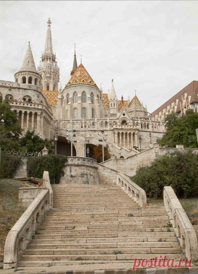Fisherman's Bastion, Buda Castle, Budapest, Hungary  |  Найдено на сайте travelingcolors.tumblr.com.