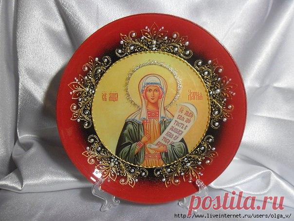 М.К. в технике обратного декупажа с росписью и градиентным окрашиванием.