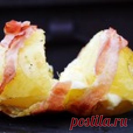 Запеченный картофель с сырной начинкой - кулинарный рецепт
