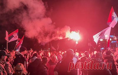 Захарова назвала очевидными попытки западных стран раскачать ситуацию в Сербии. Официальный представитель МИД РФ утверждает, что в стране используются техники "майданных переворотов"