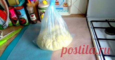 Классный рецепт - Самое лучшее нестареющее дрожжевое тесто! Это тесто называют хрущёвским нестареющим тестом из холодильника, называют французским тестом, но не зависимо от названия - это дрожжевое тесто всегда получается великолепным и с ним очень приятно работать. Изделия из этого теста всегда пышные и вкусные. Советую вам попробовать приготовить это замечательное дрожжевое тесто.