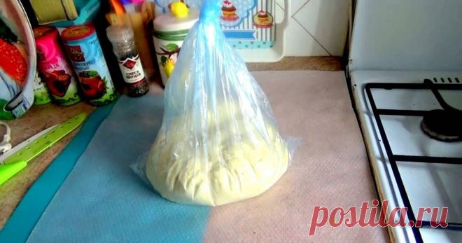 Классный рецепт - Самое лучшее нестареющее дрожжевое тесто! Это тесто называют хрущёвским нестареющим тестом из холодильника, называют французским тестом, но не зависимо от названия - это дрожжевое тесто всегда получается великолепным и с ним очень приятно работать. Изделия из этого теста всегда пышные и вкусные. Советую вам попробовать приготовить это замечательное дрожжевое тесто.