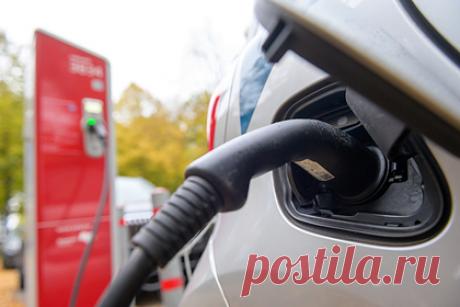 Акции производителей электрокаров рухнули из-за провала плана Байдена. В ходе торгов на бирже акции производителей электрокаров рухнули. К примеру, ценные бумаги Lordstown Motors упали на 8,1 процента, котировки Nikola Motor ушли вниз на 7,3 процента, а Faraday Future — на 9,45. Rivian Automotive, которая только в прошлом месяце вышла на IPO, опустилась до нового минимума — 88,4 процента.