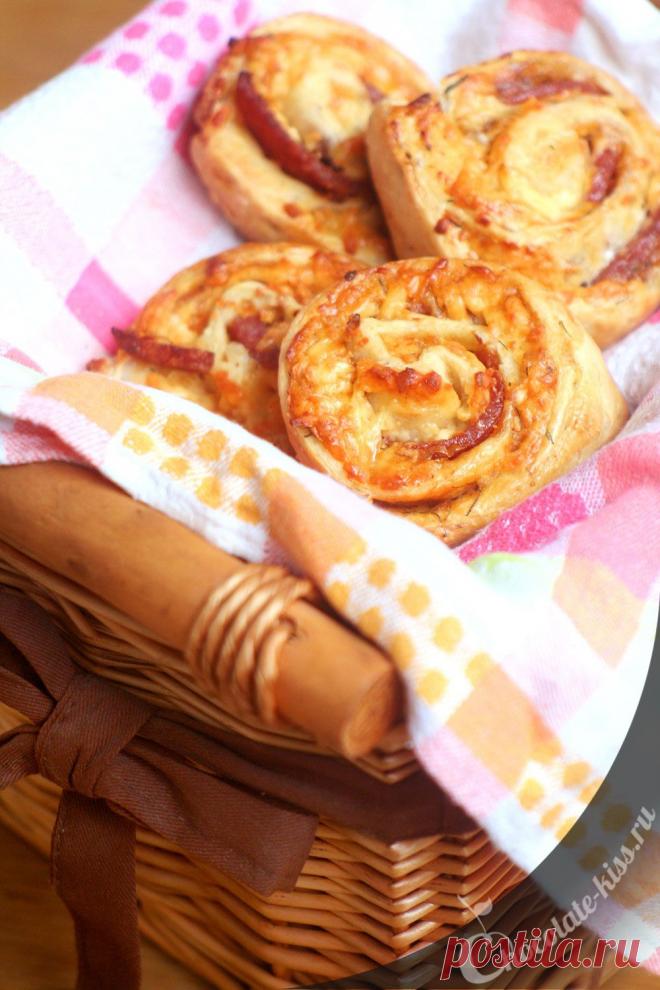 Рецепт булочек с салями и сыром