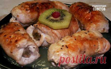 Куриные рулетики, фаршированные яйцом, сыром и зеленью