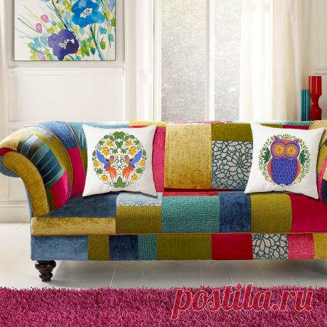 Как вы думаете, что на этой фотографии было сделано владельцем гостиной самостоятельно? Правильный ответ - подушки с классными птичьими принтами! И он их вовсе не сшил, а раскрасил специальными фломастерами по ткани из комплекта &quot;Раскрась сам&quot;, куда и входят две наволочки^^ И расслабляющий эффект от процесса рисования и красиво~