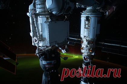 «Ю. А. Гагарин» с «киноэкипажем» вернется на Землю раньше запланированного. Космический корабль «Союз МС-18» («Ю. А. Гагарин») с «киноэкипажем», включающим режиссера Клима Шипенко и актрису Юлию Пересильд, вернется на Землю раньше запланированного, сообщает РИА Новости, ссылаясь на «Роскосмос». Агентство отмечает, что теперь посадка ожидается 17 октября в 7:35 по московскому времени.