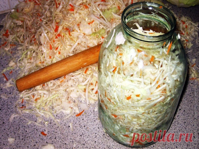 СОЛИМ КАПУСТУ НА ЗИМУ
 7 лучших рецептов.

Самой вкусной и хрустящей капуста получается, если квасить ее на ПОЛНОЛУНИЕ, а также НА РАСТУЩУЮ и ПРИБЫВАЮЩУЮ луну.
Это 6-й, 7-й, 13-й, 14-й, 15-й и 16-й лунные дни ноября.

Засолка капусты в 3-литровых банках.

РЕЦЕПТ 1.
КАПУСТА БЫСТРОГО ПРИГОТОВЛЕНИЯ.

Нашинковать капусту тонкой соломкой или нарезать кусочками. Плотно уложить в 3-х литровую банку. Залить холодной водой, растворив в ней 2 ст.ложки соли (воды 1-1,5 л). Оставить б...