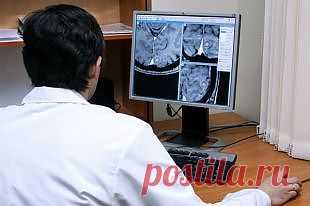 Рак головного мозга: как не пропустить первые симптомы 
Опухоли мозга встречаются относительно редко и составляют лишь 1,5 % среди всех видов опухолей, но именно они крайне тяжело поддаются лечению и являются наиболее опасными видом среди онкологических заболеваний.