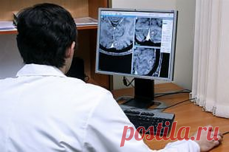 Рак головного мозга: как не пропустить первые симптомы
Опухоли мозга встречаются относительно редко и составляют лишь 1,5 % среди всех видов опухолей, но именно они крайне тяжело поддаются лечению и являются наиболее опасными видом среди онкологических заболеваний.