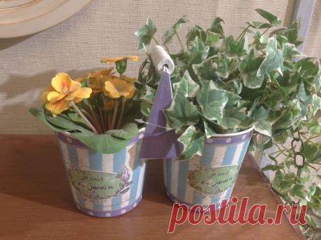 Кашпо в стиле Прованс и Кантри для дизайна интерьера квартиры, дома, дачи, кухни, столовой, спальни и гостиной, а также для ресторанов, магазинов, гостиниц и баров можно недорого купить в интернет магазине Уголок Прованса в Москве