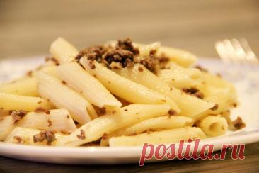 Макароны по-флотски с куриными сердечками Макароны по-флотски с куриными сердечками - это вкусное и сытное блюдо, которое понравится всей семье. Вместо традиционного мясного фарша используются куриные сердечки, которые придают блюду особый вкус. Сливочный сыр добавляет нежности и кремовой текстуры.