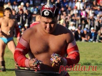 Тува. Айдын Отчурчап – победитель турнира по борьбе хуреш на призы Кызылского кожууна - 1 Ноября 2015 - Russia-Asia-Siberia