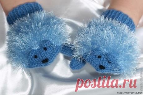 Варежки для малышей
Варежки-мышки спицами для детей на возраст 5-6 лет
Простой, удобный и аккуратный способ вывязывания «шерстки» мышонка (или 
"иголок" у ежика), т.е. верхней части варежки, связанной "травкой".
Для того, чтобы связать варежки в виде мышек(ежиков) спицами нам 
потребуется: 
- 50 грамм розовой пряжи (Viking Baby Ull, 100% шерсть, 50 гр.=175 м., 
цвет 366(2)). 
Вязать необходимо в две нити!;
- ок 30 гр. “Травка” розового цвета; 
- чулочные спицы № 3 (5 шт.); 
Описание работы: