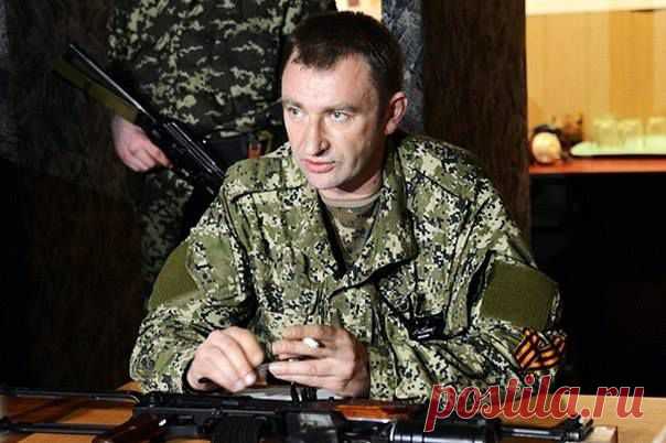 Марина Светова с Сергеем Здрилюком
12 ч. · 
На сторону ополченцев перешли 32 солдата ВСУ
/это взвод,если правильно помню/
Сообщение от Сергея Здрилюка (позывной "Абвер").
"Сегодня в наших рядах нашли спасение 32 солдата ВСУ. Они перешли на нашу сторону. Бойцы сообщили, что их командиры держат солдат в полнейшей информационной изоляции. У них отсутствуют даже радиоприемники, не говоря уже о телевидении и об Интернете, мобильная связь под строгим контролем командиров Хунты.