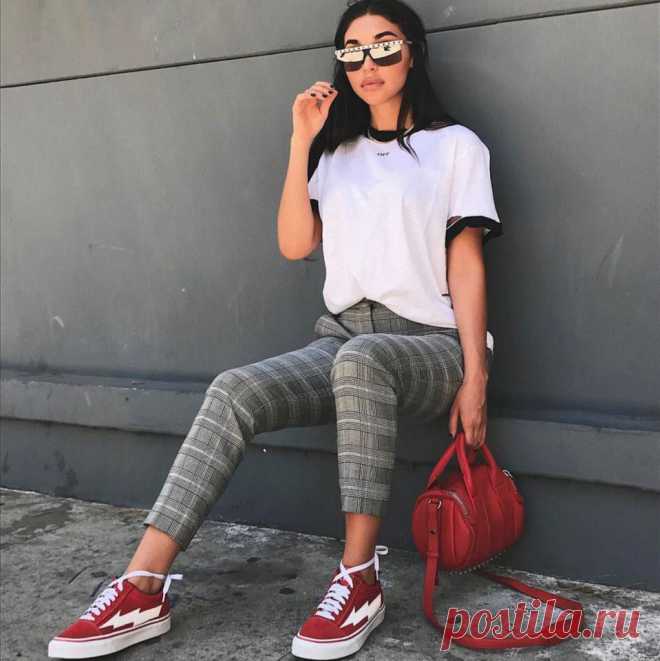 Кроссовки Vans x Revenge 

Купить - vk.cc/6UDRKC