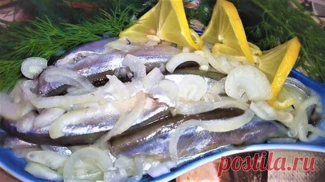 Мойва маринованная. Вкусный рецепт посола рыбы Маринованная рыба за 40 минут в домашних условиях! Во много раз вкуснее покупной! Обязательно сделайте, попробуйте! Приятного аппетита! Хорошего настроения и чтоб ваш стол всегда ломился от вкусных и ...