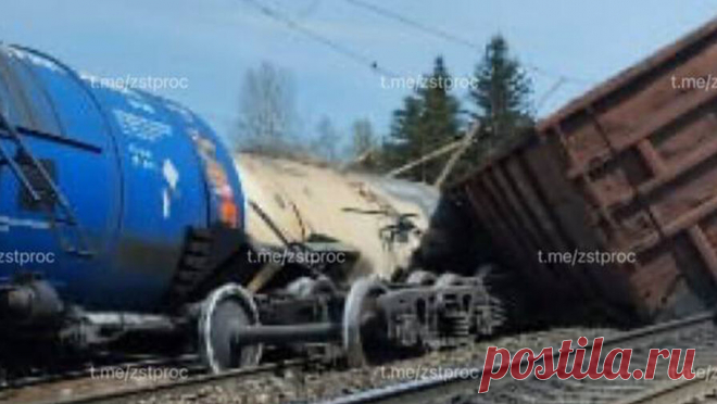 Пять вагонов поезда сошли с рельсов в российском регионе. Пять вагонов грузового поезда сошли с железнодорожных путей в Березовском районе Красноярского края. Об этом в своем Telegram-канале сообщила Западно-Сибирская транспортная прокуратура. По данным ведомства, инцидент произошел около 13:00 ...