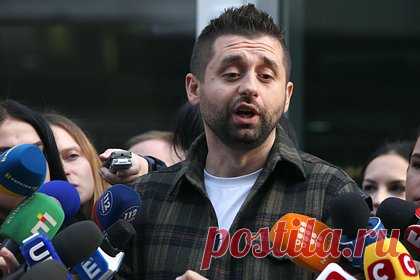 На Украине рассказали о грядущем кризисе в Верховной Раде. Лидер фракции «Слуга народа» в Верховной Раде Давид Арахамия заявил, что многие депутаты Верховной Рады планируют сложить свои мандаты, из-за чего украинскому парламенту грозит кризис. По его словам, еще 17 депутатов от фракции «Слуга народа» выразили желание сложить полномочия.