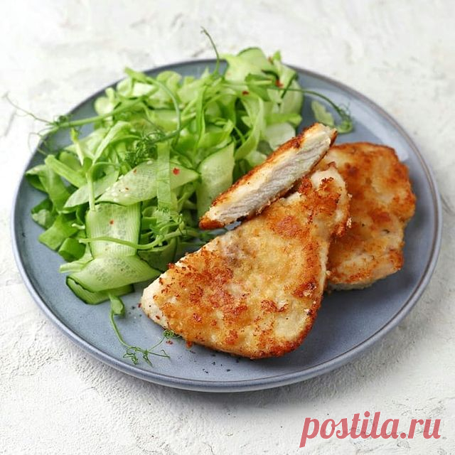 💥НЕЖНАЯ КУРОЧКА ЗА 15 МИНУТ💥
⠀
Отличный вариант рецепта нежной курицы от Джейми Оливера из его книги “5 ингредиентов”. Всё, что нужно — это куриное филе, хлеб, чеснок, соль-специи и масло.
⠀
Мясо получается очень нежным, с хрустящей ароматной и пикантной корочкой.
⠀
✅Ингредиенты:
⠀
Филе куриное – 600 г
Хлеб – 120 г
Чеснок – 2 зуб.
Масло растительное – 4 ст.л.
Соль – по вкусу
Приготовление: Шаг 1
Подготовить все ингредиенты.
⠀
1. Куриное мясо тщательно вымыть и обсушить б...