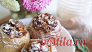 Запечёные яблоки с орешками .