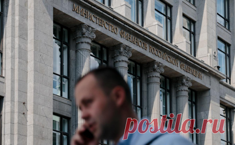 Власти определились с автоматическим выявлением налогового резидентства. Данные геолокации напрямую не будут использоваться для автоматического определения налогового резидентства клиентов банков, сообщил Минфин. Но они станут поводом для запроса об обновлении информации о клиенте