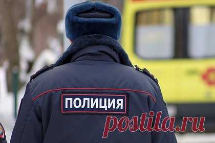 Россиянин покончил с собой в монастыре. В Донском мужском монастыре, который находится в Москве, покончил с собой мужчина. Об этом стало известно «Московскому комсомольцу». По данным издания, тело мужчины нашли утром во вторник, 25 апреля. Погибшему было 32 года, на его теле обнаружили травмы, указывающие на суицид.