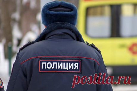 Россиянин покончил с собой в монастыре. В Донском мужском монастыре, который находится в Москве, покончил с собой мужчина. Об этом стало известно «Московскому комсомольцу». По данным издания, тело мужчины нашли утром во вторник, 25 апреля. Погибшему было 32 года, на его теле обнаружили травмы, указывающие на суицид.