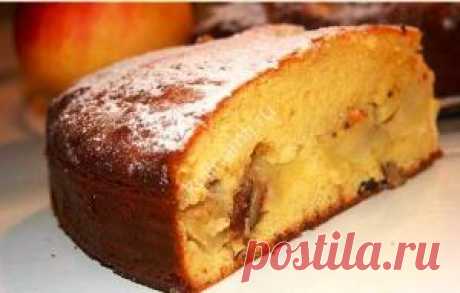 Шарлотка на сгущённом молоке
