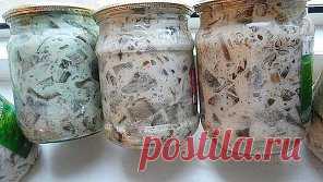 Баклажаны в майонезе со вкусом грибов. Обалденная штука! 
На 5 кг синих
800 гр любого майонеза,
1 пачечка грибной приправы,
1,5 кг лука.
Синие очистить, порезать кубиками, прокипятить 5 мин в воде. отдавить воду и обжарить на раст. масле. отдельно пережарить лук. все смешать и в баночки.
Стерилизовать 0,5 л - 30 мин., закатать.
Синие и воду не солить, хватает приправы. Долго возиться, но счень вкусные. Вкус жареных грибов с майонезом. 
 #рецепты   #баклажаны