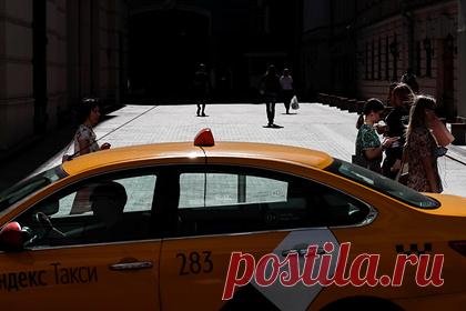 В Омске таксист оскорбил пассажирку и получил штраф. В Омске по постановлению прокурора водителя такси привлекли к административной ответственности за оскорбление 21-летней пассажирки. Ролик с конфликтом, произошедшим в салоне автомобиля, таксист опубликовал на канале одного из видеохостингов в сети. Запись набрала свыше 90 тысяч просмотров.