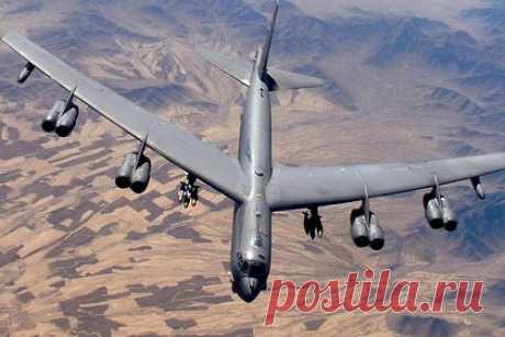В США раскрыли индекс модернизированного B-52. Американский стратегический бомбардировщик B-52H после установки новых двигателей и модернизации оборудования получит индекс B-52J, пишет журнал Air &amp; Space Forces. Бомбардировщики оснастят турбовентиляторными двигателями Rolls-Royce F130, новым радаром, оборудованием связи и навигации.